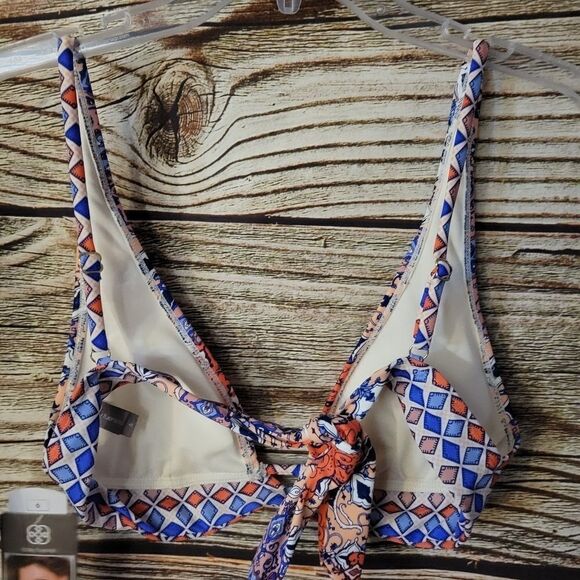 "Daisy Fuentes " Woman's bikini top Size: 6 peach/ pink/blue/white design NWT - Picture 3 of 7